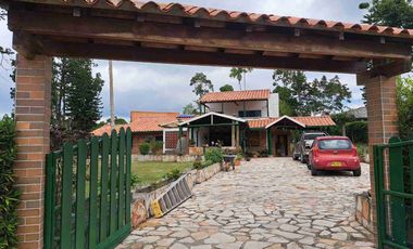 PARCELA MESA SANTOS  DE 2500 METROS CERCA PEAJE CONJUNTO