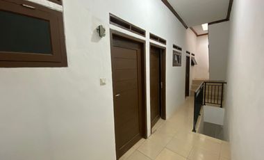 Dikontrakan Rumah 5 kamar tidur daerah Setiabudi karet karya