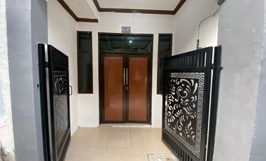 Dikontrakan Rumah 5 kamar tidur daerah Setiabudi karet karya