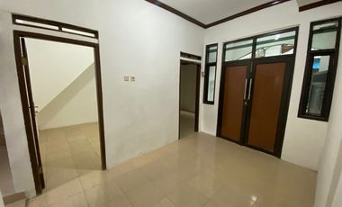 Dikontrakan Rumah 5 kamar tidur daerah Setiabudi karet karya