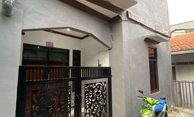 Dikontrakan Rumah 5 kamar tidur daerah Setiabudi karet karya