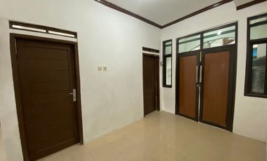 Dikontrakan Rumah 5 kamar tidur daerah Setiabudi karet karya