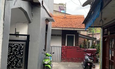 Dikontrakan Rumah 5 kamar tidur daerah Setiabudi karet karya