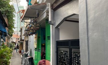 Dikontrakan Rumah 5 kamar tidur daerah Setiabudi karet karya