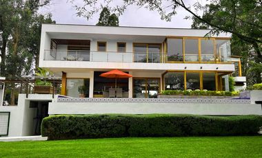 ESPECTACULAR CASA DE VENTA POR HILACRIL TUMABCO!!  PISCINA!!  VISTA!!