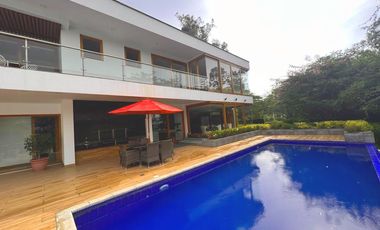 ESPECTACULAR CASA DE VENTA POR HILACRIL TUMABCO!!  PISCINA!!  VISTA!!