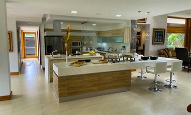 ESPECTACULAR CASA DE VENTA POR HILACRIL TUMABCO!!  PISCINA!!  VISTA!!