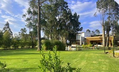 ESPECTACULAR CASA DE VENTA POR HILACRIL TUMABCO!!  PISCINA!!  VISTA!!