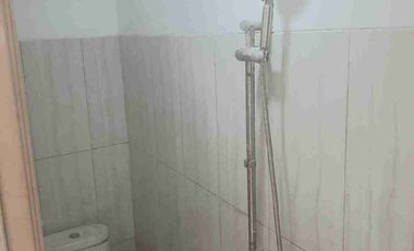 DI SEWAKAN  1 UNIT KAMAR KOS UNTUK SINGLE (PRIA/WANITA) KARYAWAN