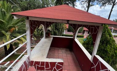 Terreno con 3 cabañas y salón de eventos en Los Capulines, Jalisco
