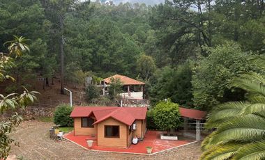 Terreno con 3 cabañas y salón de eventos en Los Capulines, Jalisco