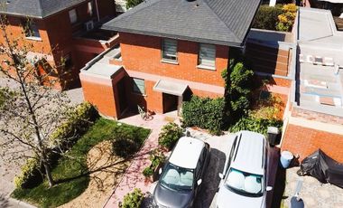 Casa dos pisos aislada  a la venta Condominio Valle Araucarias