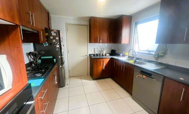 Casa dos pisos aislada  a la venta Condominio Valle Araucarias