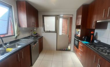 Casa dos pisos aislada  a la venta Condominio Valle Araucarias