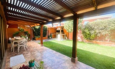 Casa dos pisos aislada  a la venta Condominio Valle Araucarias