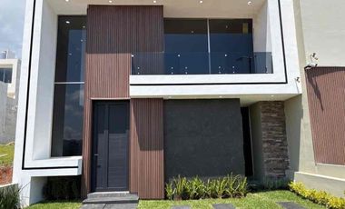 Casa En venta 4 Recámaras con baño completo Altozano