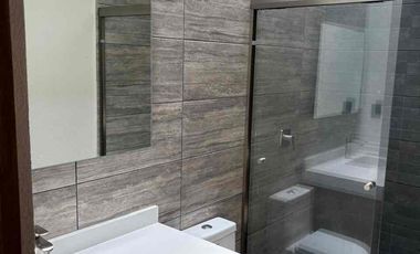 Casa En venta 4 Recámaras con baño completo Altozano