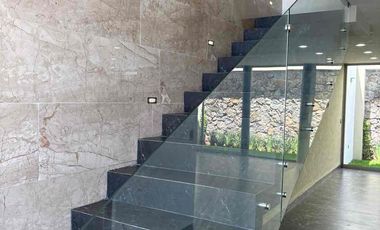 Casa En venta 4 Recámaras con baño completo Altozano