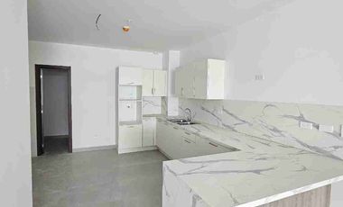 HERMOSO DEPARTAMENTO VISTA AL RÍO DE ESTRENO - URB RIONA - KM3. VÍA SAMBORONDON