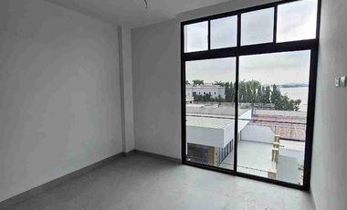 HERMOSO DEPARTAMENTO VISTA AL RÍO DE ESTRENO - URB RIONA - KM3. VÍA SAMBORONDON