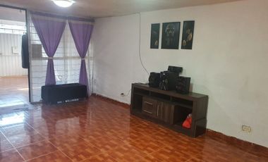 EXCELENTE CASA DE 2 NIVELES