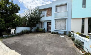 CASA EN RENTA DENTRO FRACCIONAMIENTO PRIVADO EN ALTOZANO