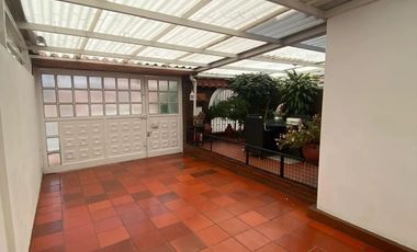 SE VENDE EXCELENTE CASA EN LA ESMERALDA-BOGOTA