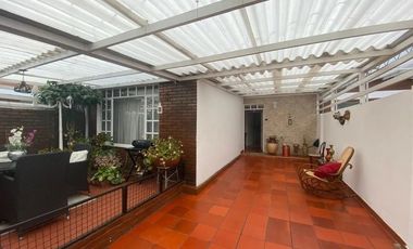 SE VENDE EXCELENTE CASA EN LA ESMERALDA-BOGOTA