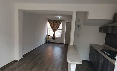 BONITA CASA RECIEN REMODELADA