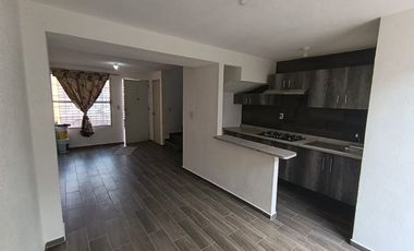 BONITA CASA RECIEN REMODELADA