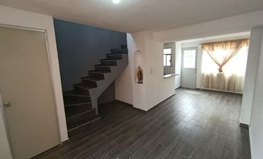 BONITA CASA RECIEN REMODELADA