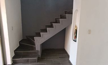 BONITA CASA RECIEN REMODELADA