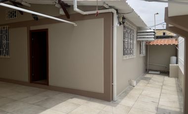 Venta de villa, una planta, 3 dormitorios en la Alborada XI, sector cerrado