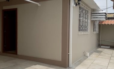 Venta de villa, una planta, 3 dormitorios en la Alborada XI, sector cerrado