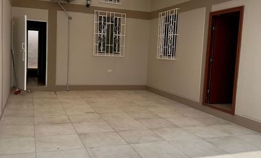 Venta de villa, una planta, 3 dormitorios en la Alborada XI, sector cerrado
