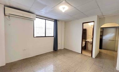 Venta de villa, una planta, 3 dormitorios en la Alborada XI, sector cerrado