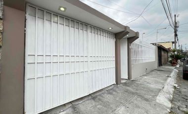 Venta de villa, una planta, 3 dormitorios en la Alborada XI, sector cerrado