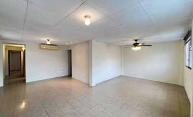 Venta de villa, una planta, 3 dormitorios en la Alborada XI, sector cerrado