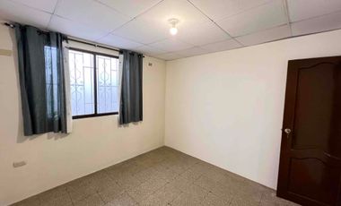 Venta de villa, una planta, 3 dormitorios en la Alborada XI, sector cerrado