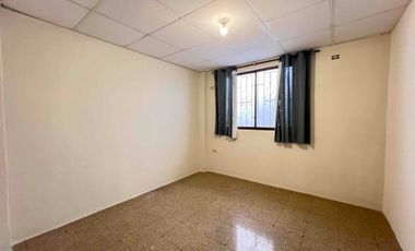 Venta de villa, una planta, 3 dormitorios en la Alborada XI, sector cerrado