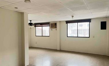 Venta de villa, una planta, 3 dormitorios en la Alborada XI, sector cerrado