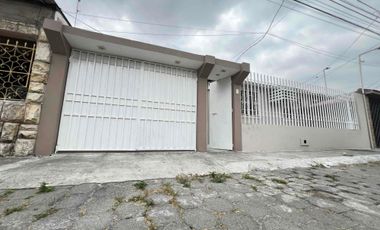 Venta de villa, una planta, 3 dormitorios en la Alborada XI, sector cerrado