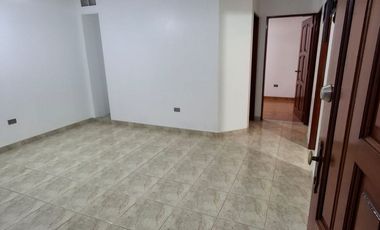 Se Alquila Departamento 1er Piso, Urb. Sagitario, Surco.