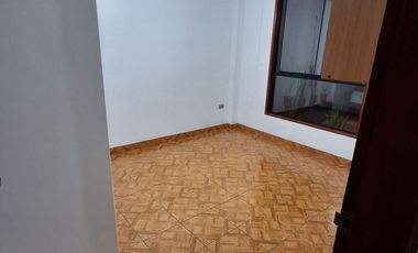 Se Alquila Departamento 1er Piso, Urb. Sagitario, Surco.
