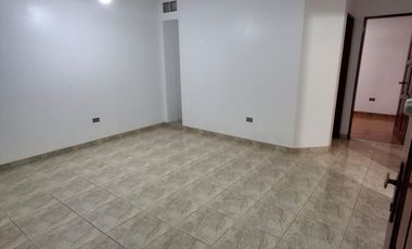 Se Alquila Departamento 1er Piso, Urb. Sagitario, Surco.