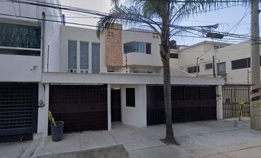 Hermosa y amplia casa en remate bancario en Las Arboledas, 52957 Cdad. López Mateos, Méx. (NO SE ACEPTAN CREDITOS HIPOTECARIOS)