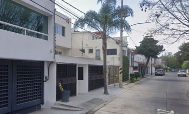 Hermosa y amplia casa en remate bancario en Las Arboledas, 52957 Cdad. López Mateos, Méx. (NO SE ACEPTAN CREDITOS HIPOTECARIOS)