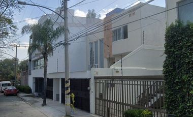 Hermosa y amplia casa en remate bancario en Las Arboledas, 52957 Cdad. López Mateos, Méx. (NO SE ACEPTAN CREDITOS HIPOTECARIOS)