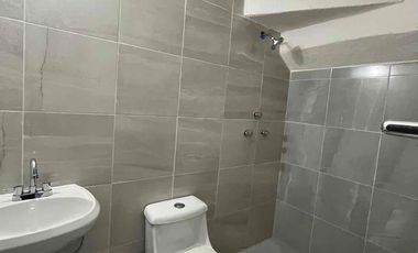 CASA EN RENTA DE 3 REC. TODAS CON BAÑO COMPLETO EN LAGOS DE PUENTE MORENO, EN CLUSTER CON ALBERCA $9,800