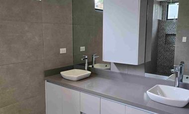 RENTO ESPECTACULAR CASA